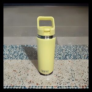 YETI 26 oz Rambler Bottle  w Color Matched Straw Lid Daybreak Yellow